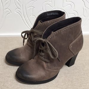 Clarks Ankle boots 6.5 NEW!